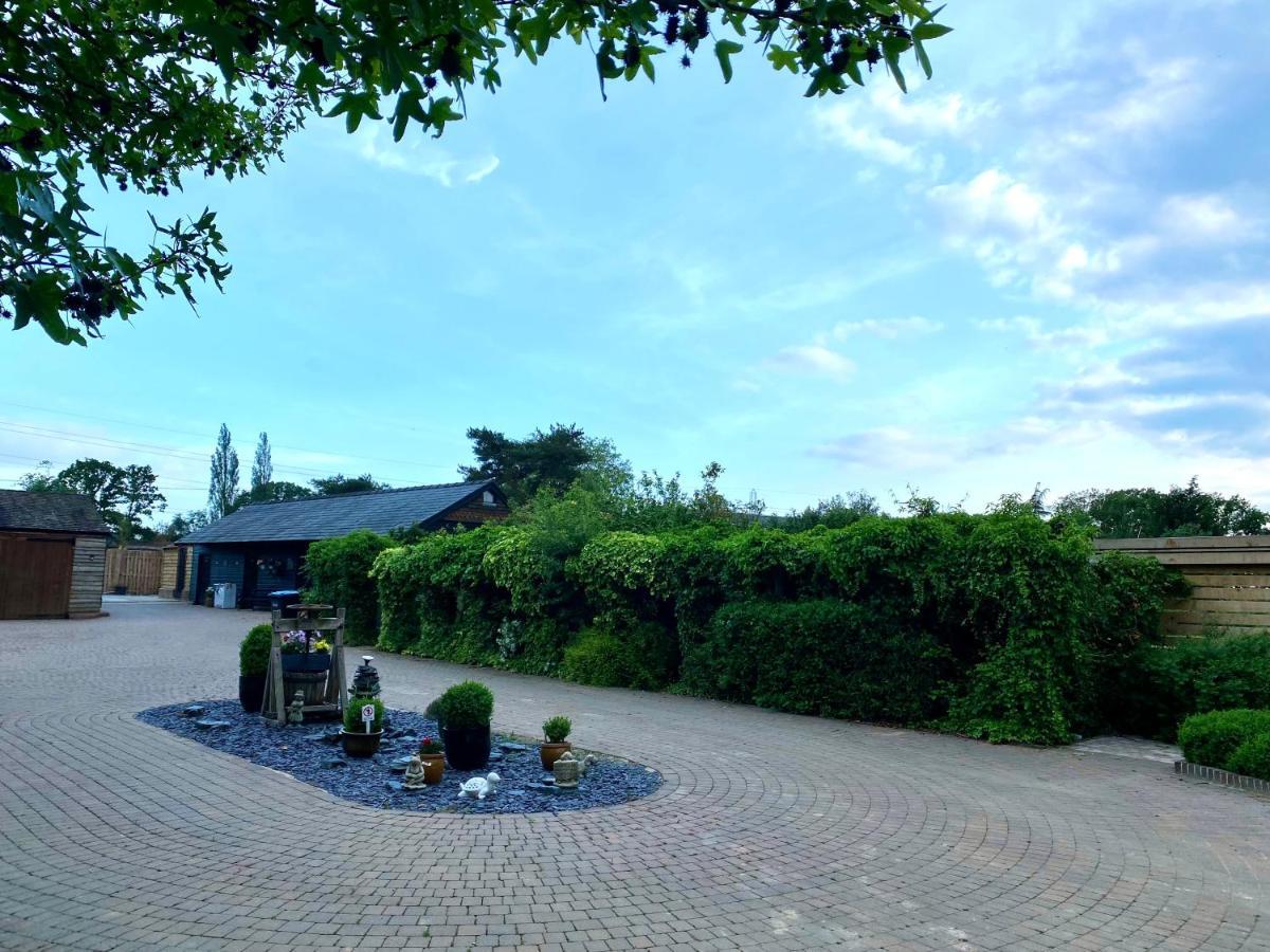 Amber Lodge Hickstead-C เฮย์เวิร์ดส์ฮีธ ภายนอก รูปภาพ